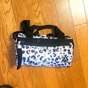 NWT Reebok duffle bag. 2 zipper compartments. Strap.